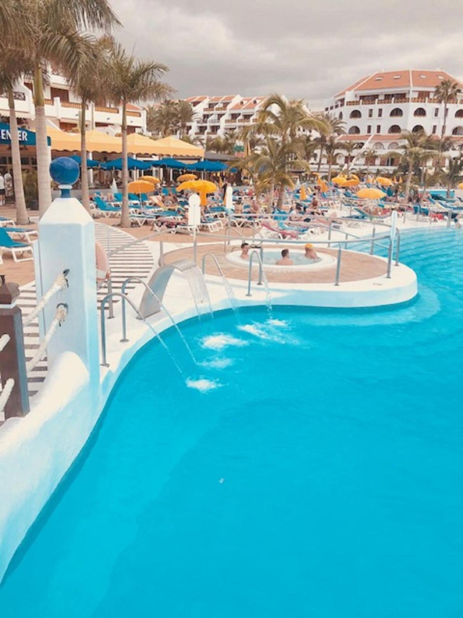 Apartament Wonderland With The Best Swimming Pool In Park S Iii *